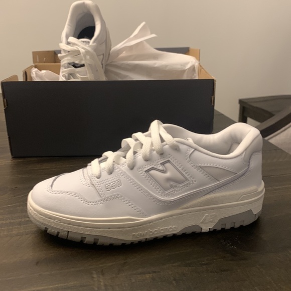 Brand New Unworn New Balance 550’s !!! Hot Hard af to find. Unisex m6 w7.5. - Picture 3 of 4